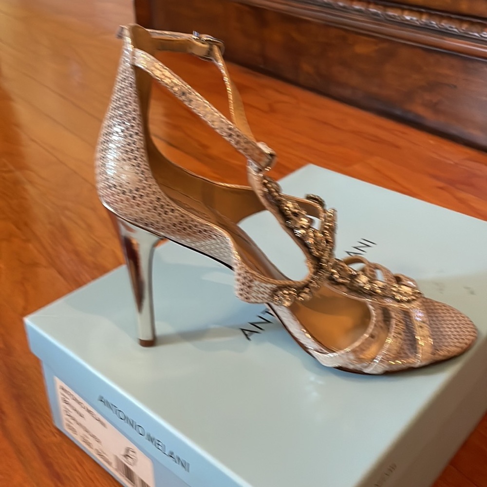 ⭐️Antonio Melanie bryana color chalk silver size 8 women’s heels dressy ⭐️ - Picture 5 of 7